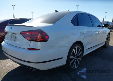 2018 Volkswagen Passat 3.6L V6 Gt z USA, uszkodzony, nr VIN 1VWJM7A3XJC035779